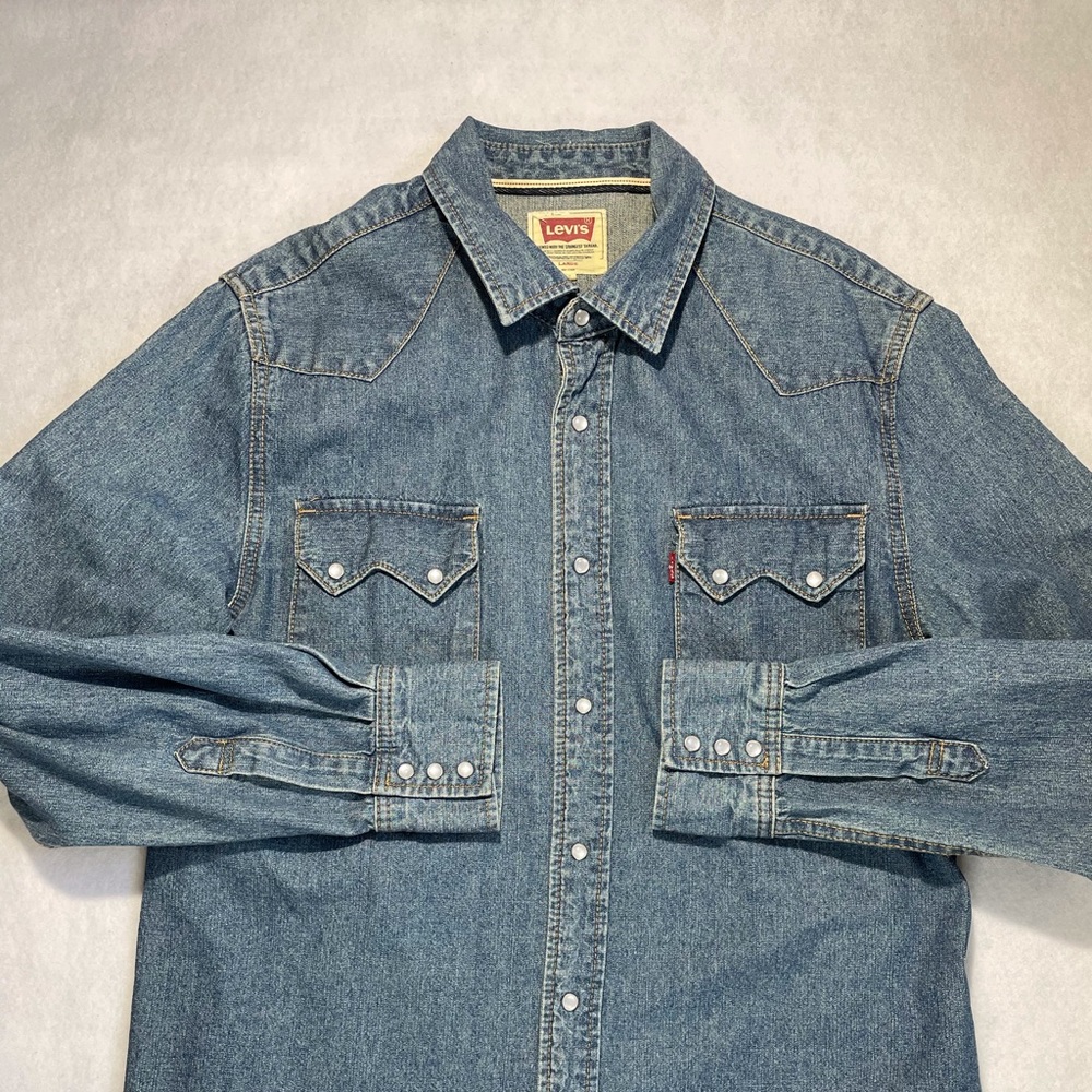Levi’s denim trucker jacket large %100 cotton